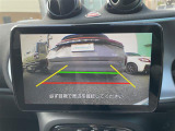 【バックモニター】後ろのカメラの映像をモニターに映し出すことができます。後方の見えない死角や、障害物との距離感をしっかり確認することができます。駐車が苦手な方におすすめです。