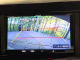 【バックカメラ】駐車時に後方がリアルタイム映像で確認できます。大型商業施設や立体駐車場での駐車時や、夜間のバック時に大活躍!運転スキルに関わらず、今や必須となった装備のひとつです!