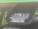 【トヨタセーフティセンス】走行中に前方の車両等を認識し、衝突しそうな時は警報とブレーキで衝突回避と被害軽減をアシスト。より安全にドライブをお楽しみいただけます。