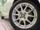 【15インチアルミホイール】外観にマッチしたアルミホイールを装着しております。各種アルミホイールや、スタッドレスタイヤも取扱いしております。是非ご相談ください♪