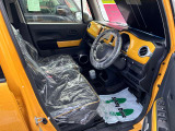 運転席はこちらです。プライベートな車内なのでリラックスできる空間を。