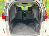 後席を格納すると、これだけの広さが!シーンに合わせたシートアレンジで、大きな荷物も積むことが出来ます♪