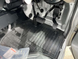 フロアマットも綺麗にクリーニングして納車しております!