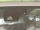 【トヨタセーフティセンス】走行中に前方の車両等を認識し、衝突しそうな時は警報とブレーキで衝突回避と被害軽減をアシスト。より安全にドライブをお楽しみいただけます。