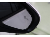 BSMを装備。さらに、後退時車両検知警報【RCTA】を搭載しています。バックで出庫する際に左右から接近する車両を検知し、ミラーのインジケーターの点滅と警報音で警告して安全確認をサポートしてくれます。