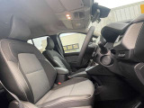 運転席とても綺麗な状態となっております。