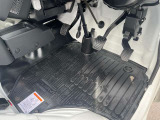 フロアマットも綺麗にクリーニングして納車しております!