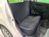 後部座席も気になるようなキズ・汚れやへたり等、大きなダメージはなく、良好な状態です。