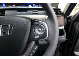 Hondaセンシングの機能のひとつ、アダプティブクルーズコントロール付!アクセルから足を離しても設定したスピードと前車との車間を保ち走行してくれます!車線維持もアシスト☆高速道路で疲労軽減ですね☆