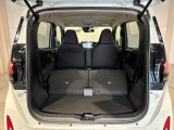 リヤシートを倒した状態です☆荷物もたくさん載せられます♪