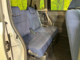 後部座席も気になるようなキズ・汚れやへたり等、大きなダメージはなく、良好な状態です。