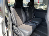 【セカンドシート】2列目もゆったりドライブを楽しめます。掲載箇所以外にご希望の写真がございましたらお気軽にお問い合わせ下さい。フロアマットは汚れが気になる場合は新品のご注文も承ります。