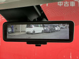 インテリジェント ルームミラーは、車両後方のカメラ映像をミラー面に映し出すので、車内の状況や、天候などに影響されず、いつでもクリアな後方視界が得られます