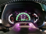 とっても見やすいメーターです。夜間時はラグジュアリーな気分にさせてくれる照明が魅力ですので、夜のドライブも楽しみになりますよ♪