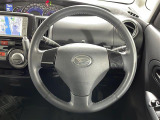 【ステアリング】軽い力で扱いやすいハンドルです。目立つ傷やスレなどなく綺麗な状態です!除菌プランいれていただくとさらに快適に!清潔なお車はお子様にも安心ですね!