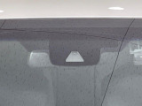【トヨタセーフティセンス】走行中に前方の車両等を認識し、衝突しそうな時は警報とブレーキで衝突回避と被害軽減をアシスト。より安全にドライブをお楽しみいただけます。