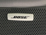 【BOSEサウンドシステム】メーカーオプションの高品位サウンドシステムを搭載。専用のチューニングが施された大小様々なスピーカーから良質なサウンドが奏でられ、臨場感あふれる音響空間を演出します。