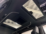チルトアップ&スライドムーンルーフ!天気の良い日には、開放的な車内と、移動時間をお楽しみいただけます!