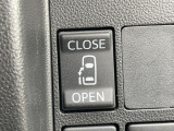 【パワースライドドア】スマートキーや運転席のスイッチでスライドドアの開閉が可能♪電動だから力を入れてドアを開ける必要が無く、小さいお子様でも、重い荷物を持っている時もラクに開け閉めできます♪