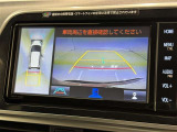 後方の見える安心をお届けするバックガイドモニター付:バックするときのアシストラインもあって楽々バック!車庫入れや縦列駐車をサポートし、苦手な駐車も安心です!今やもう手放せない装備ですネ♪