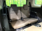後部座席も気になるようなキズ・汚れやへたり等、大きなダメージはなく、良好な状態です。