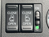 【両側パワースライドドア】スマートキーや運転席のスイッチで後席両側スライドドアの開閉が可能♪電動だから力を入れてドアを開ける必要が無く、小さなお子様でも簡単に開け閉めでき快適です♪