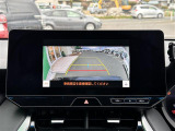 【バックモニター】後ろのカメラの映像がモニターに映し出されるので、後方の見えない死角や、障害物との距離感などもしっかり安全確認することができます!