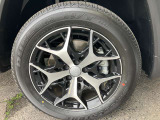 【タイヤ】純正18インチアルミホイールです。