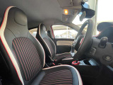 運転席の座席とても綺麗な状態となっております。