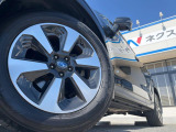 【純正17インチアルミホイール】外観にマッチした純正アルミホイールを装着しております。各種社外アルミホイールや、スタッドレスタイヤも取扱いしております。是非ご相談ください♪