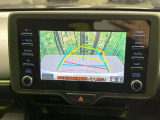 【バックカメラ】駐車時に後方がリアルタイム映像で確認できます。大型商業施設や立体駐車場での駐車時や、夜間のバック時に大活躍!運転スキルに関わらず、今や必須となった装備のひとつです!