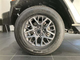 Jeep純正18インチアルミホイールとなっております。