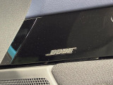 【BOSEサウンドシステム】メーカーオプションの高品位サウンドシステムを搭載。専用のチューニングが施された大小様々なスピーカーから良質なサウンドが奏でられ、臨場感あふれる音響空間を演出します。