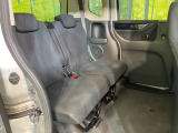 後部座席も気になるようなキズ・汚れやへたり等、大きなダメージはなく、良好な状態です。