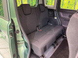 後部座席も気になるようなキズ・汚れやへたり等、大きなダメージはなく、良好な状態です。