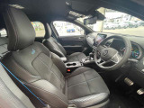 運転席の座席とても綺麗な状態となっております。