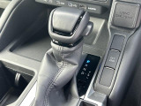 【 シフト 】シフトも操作しやすく快適なドライブを楽しんでいただけます。