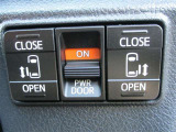 両側電動スライドドアの開閉操作ボタンです。電動をOFFにする事も出来ます。