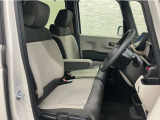 クリーニングをしっかり行っていますので、運転席・助手席どちらもきれいになっております!