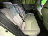 後部座席も気になるようなキズ・汚れやへたり等、大きなダメージはなく、良好な状態です。