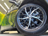 【15インチアルミホイール】外観にマッチしたアルミホイールを装着しております。各種アルミホイールや、スタッドレスタイヤも取扱いしております。是非ご相談ください♪