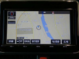 純正ナビを装備。タッチパネル式で使いやすく、お出かけもラクラクです。