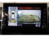 車両を上から見たような映像表示するパノラミックビューモニター付き!