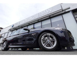 【BMWアロイホイール】軽量かつ強度に拘ったアロイホイール。走行性能ポテンシャルを引き出す設計。タイヤのサイドウォールが強化されたランフラットタイヤは、パンク時にタイヤがつぶれてもリムから外れません。