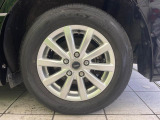 【純正15インチアルミホイール】外観にマッチした純正アルミホイールを装着しております。各種社外アルミホイールや、スタッドレスタイヤも取扱いしております。是非ご相談ください♪
