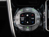 左右独立温度コントロールフルオートエアコンです。運転席、助手席それぞれで独立して温度設定ができます。冷え性の方が乗っても安心ですね♪
