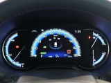 とっても見やすいメーターです。夜間時はラグジュアリーな気分にさせてくれる照明が魅力ですので、夜のドライブも楽しみになりますよ♪