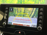 【バックカメラ】駐車時に後方がリアルタイム映像で確認できます。大型商業施設や立体駐車場での駐車時や、夜間のバック時に大活躍!運転スキルに関わらず、今や必須となった装備のひとつです!