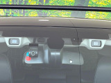 【アイサイトVer3】前方の車両等を検知し、衝突しそうな時は警報で注意を促し、ブレーキを踏む力をサポート。ブレーキを踏めなかった場合は衝突被害軽減ブレーキが作動、衝突回避をサポートします。