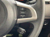 【 ステアリングスイッチ 】手元のスイッチでナビ操作が可能です。非常に便利な機能です。取り付けのナビによってはオプション設定となっております。